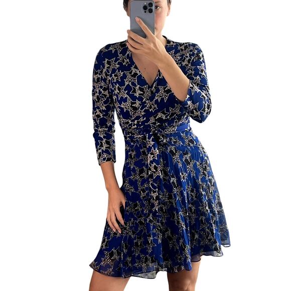 DVF Diane von Furstenberg Irina Silk Wrap Dress Blue Star Print size 8 - Picture 10 of 10